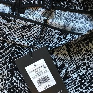 Who What Wear Skirts - SEXY ❤️ SZ 6 PENCIL SKIRT SLIT SNAKE PRINT NWT Who What Wear Skirts - SEXY ❤️ SZ 6 PENCIL SKIRT SLIT SNAKE PRINT NWT